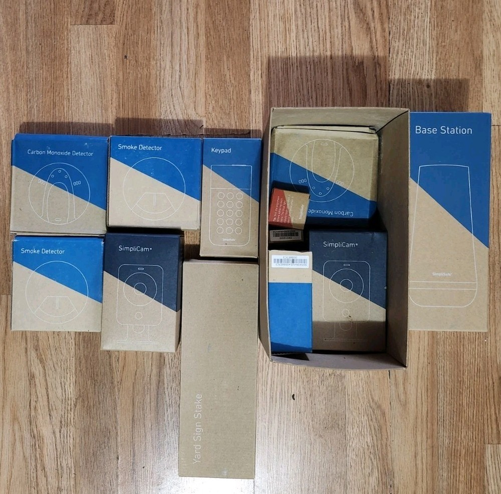 New SimpliSafe 13 Piece Security System With 2 SSCM1 Camera Sscs3 Sscs4