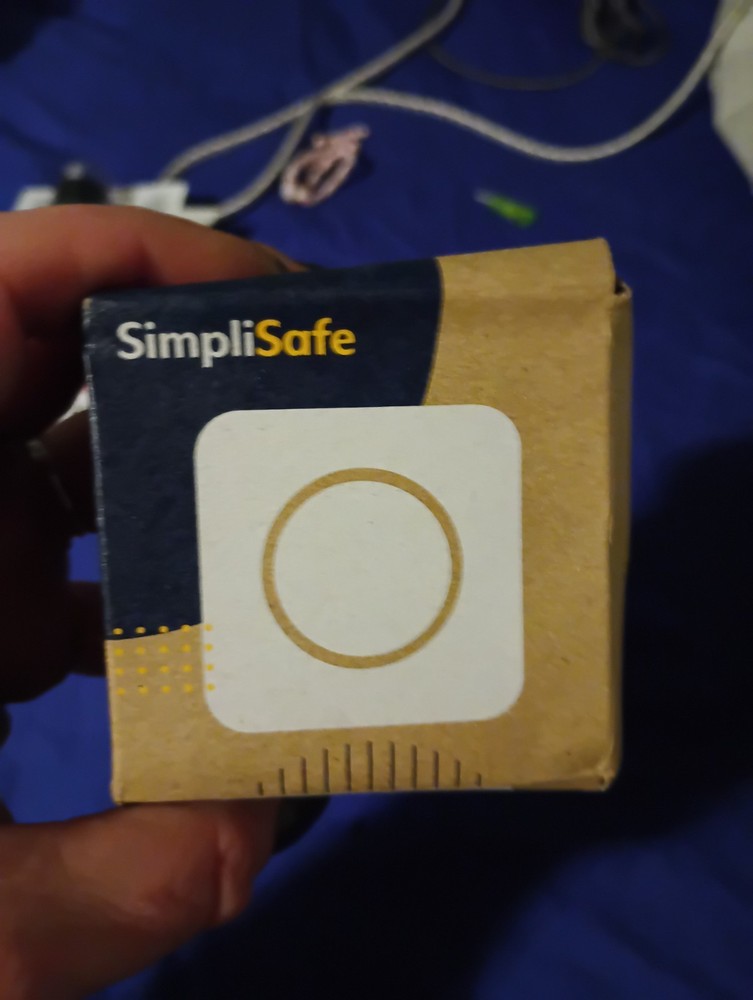 SimpliSafe Motion Sensor Gen 2 Compatible with Gen 3 Base CA001 New Damaged Box
