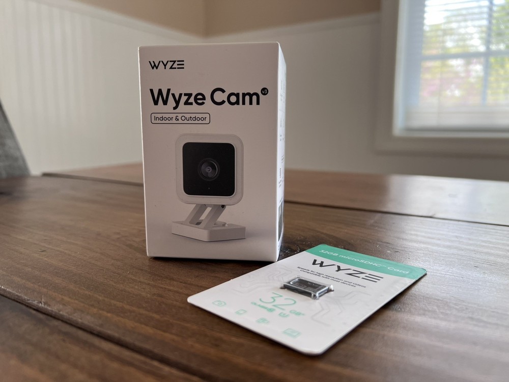 Wyze Cam v3 Indoor/Outdoor Security Camera With 32GB MicroSDHC Card NIB
