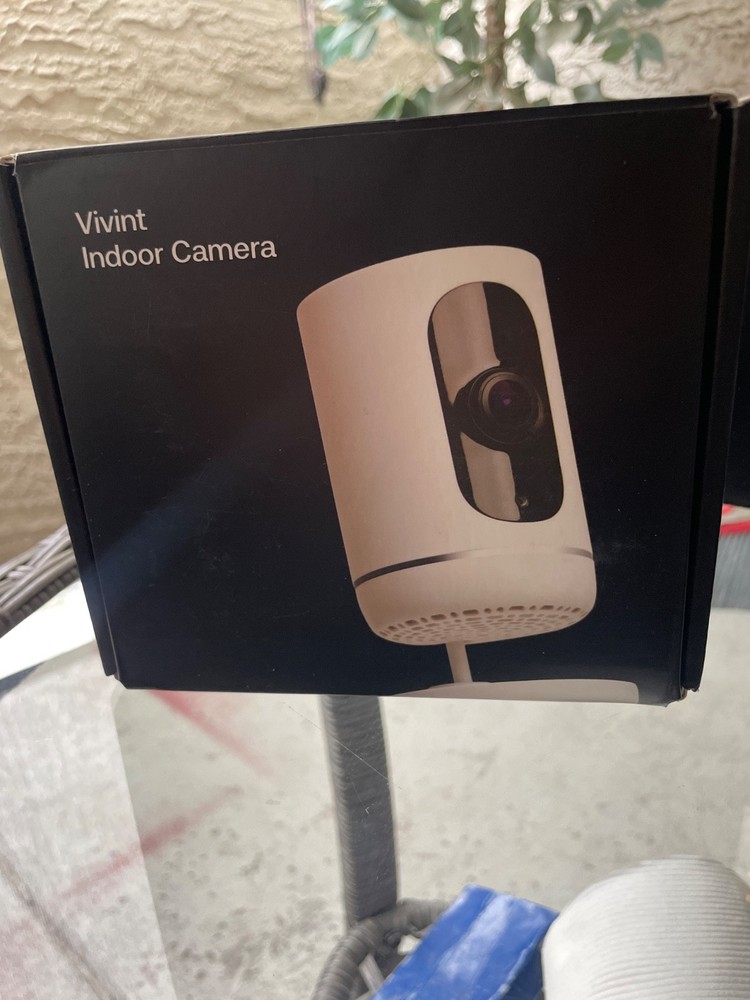 NEW Vivint Indoor Wireless IP/Network Wi-Fi Surveillance Camera White Smart Home