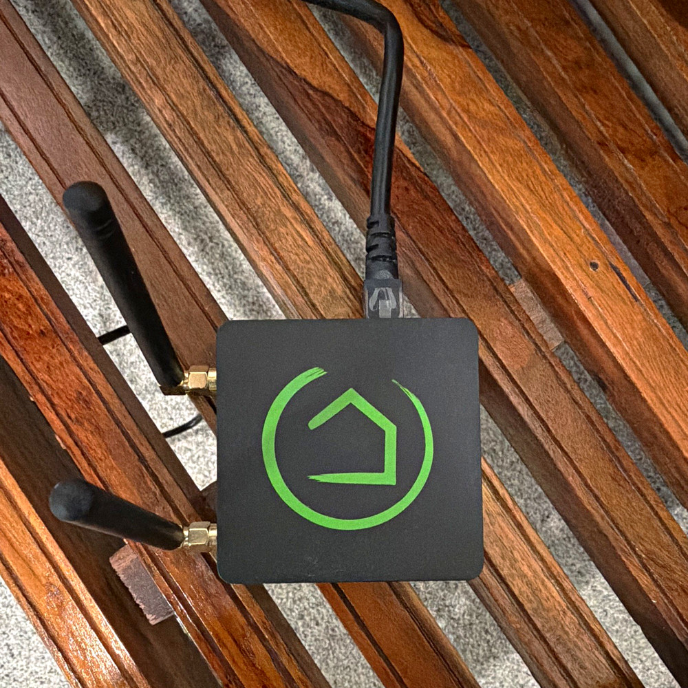 Hubitat Elevation C-8 Smart Home Hub w/ Antennas, Wired & Wireless Connectivity