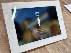 Savant ITP-E8000W-01 8” In-Wall Touch Panel (White)- “Cracked Corner”