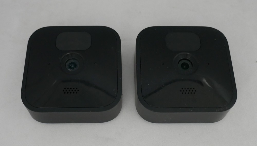 2 x BLINK OUTDOOR (3rd Gen) SERCURITY WIRELESS CAMERA **LOCKED/FOR PARTS ONLY**
