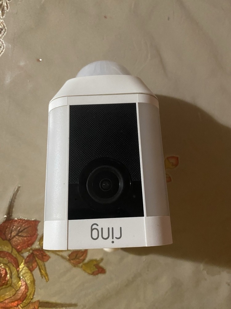 Ring Spotlight Cam 5AT3S8 Outdoor Security Camera Battery Powered White R005